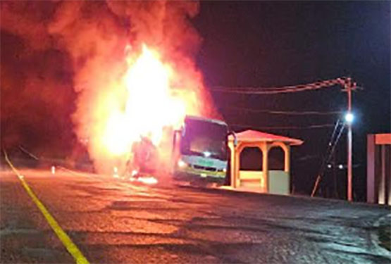 Se incendia autobús de la línea Sur en Petlancingo