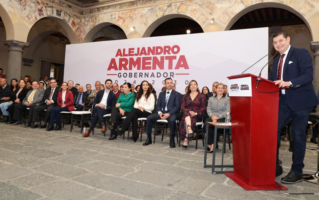 Con servidores públicos comprometidos y con amor a Puebla se gobernará: Armenta