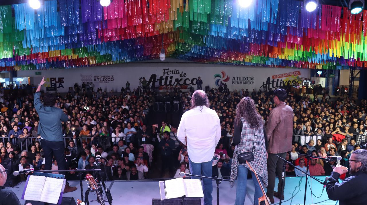 Noche bohemia y muy emotiva con la presentación de Fernando Delgadillo en la Feria de Atlixco 2024