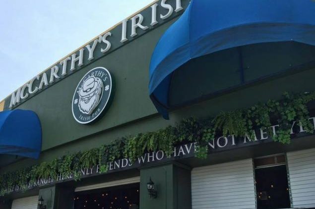 McCarthy's Irish Pub sale en defensa de su fundador; argumentan acusaciones infundadas