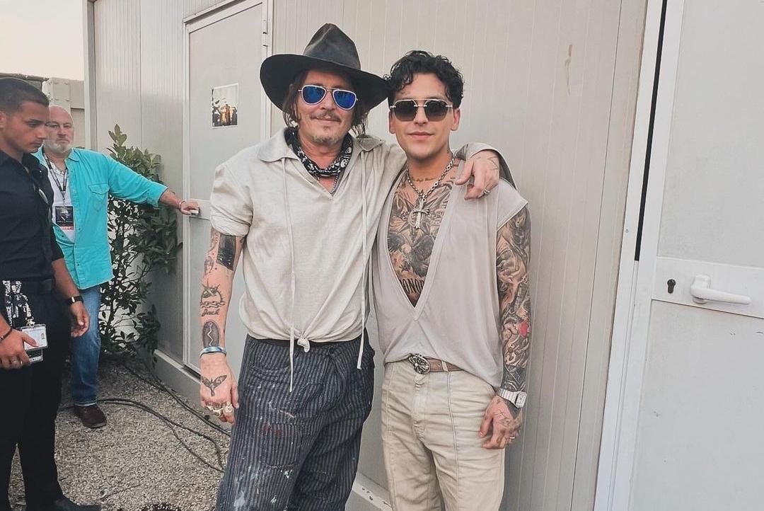 Christian Nodal y Johnny Depp sorprenden con foto juntos en Europa