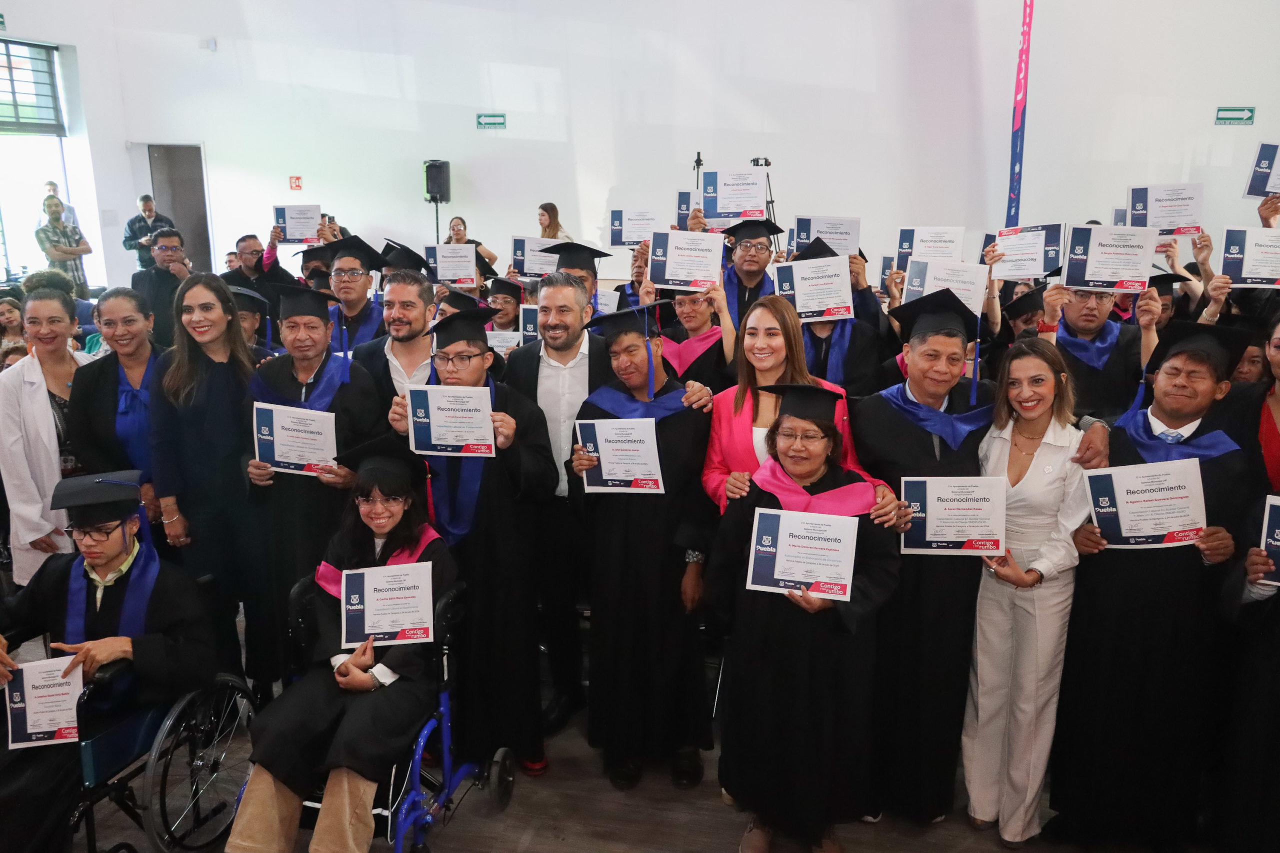 Alcalde de Puebla encabeza la graduación de Talleres de Inclusión Laboral 