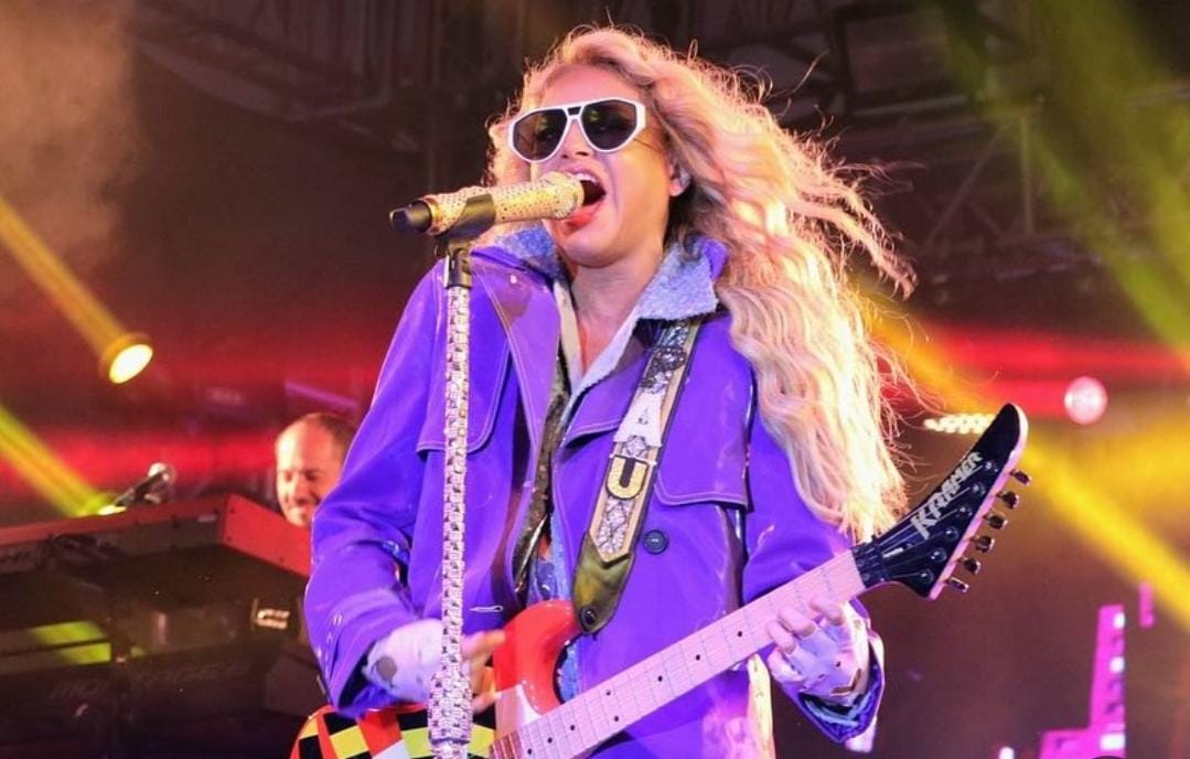 El Baterista Luis Martínez defiende a Paulina Rubio tras críticas en la Arena CDMX