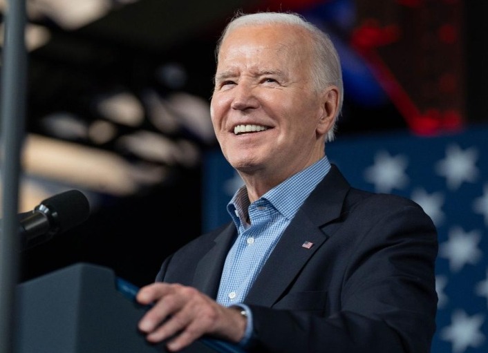 Biden considera retirar su candidatura tras críticas en el debate presidencial: The New York Times