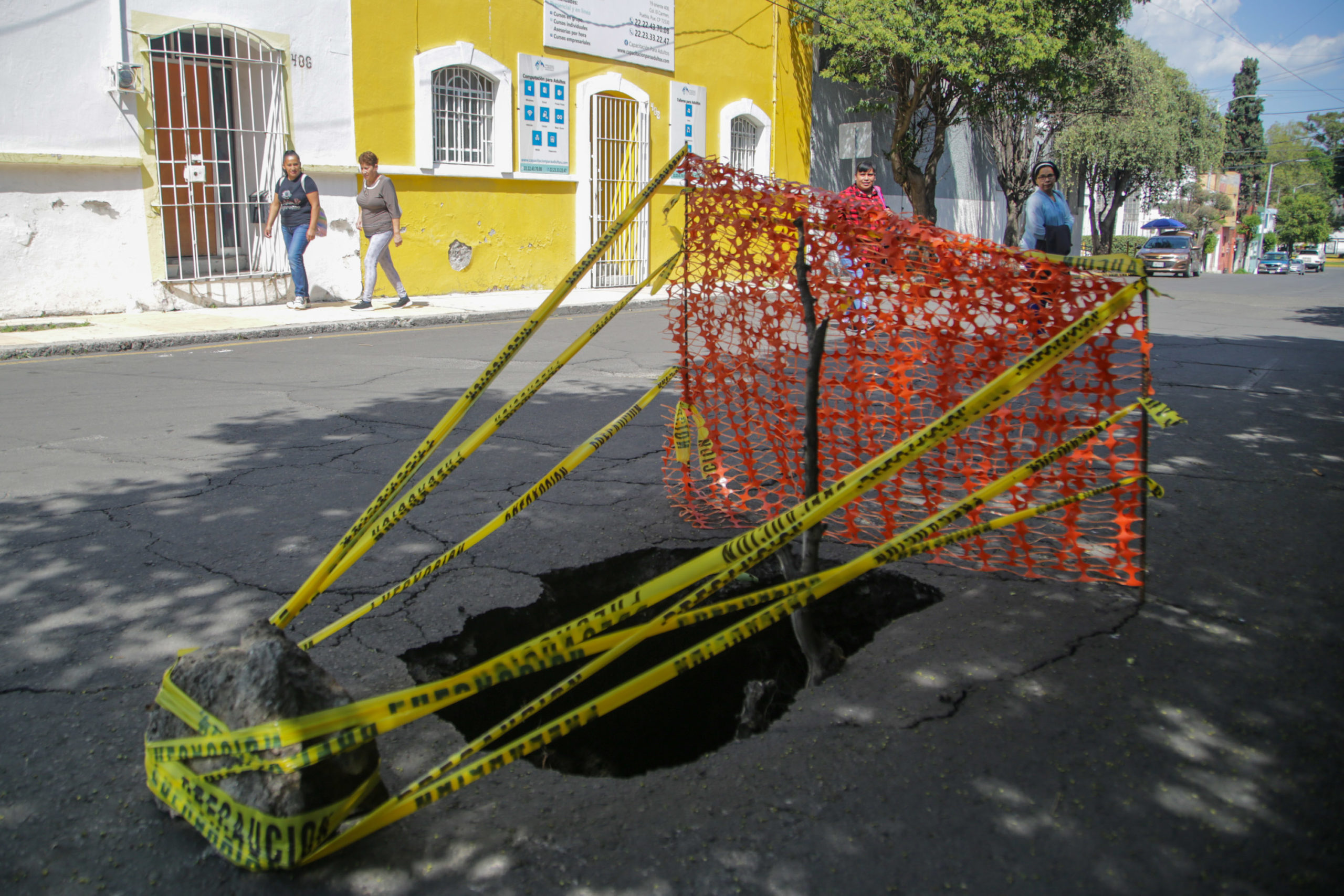 Socavón en calle 19 oriente Centro Histórico