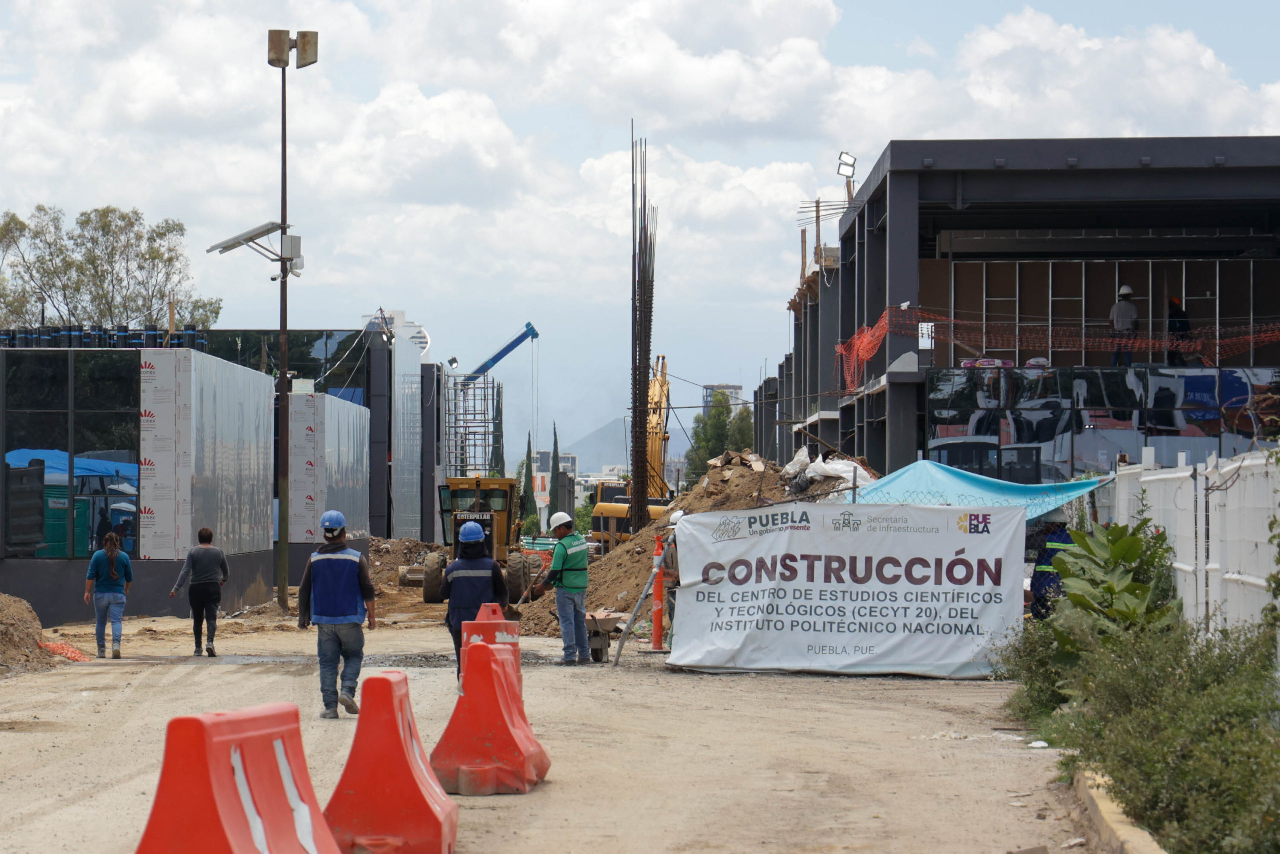 Construcción del IPN en Puebla