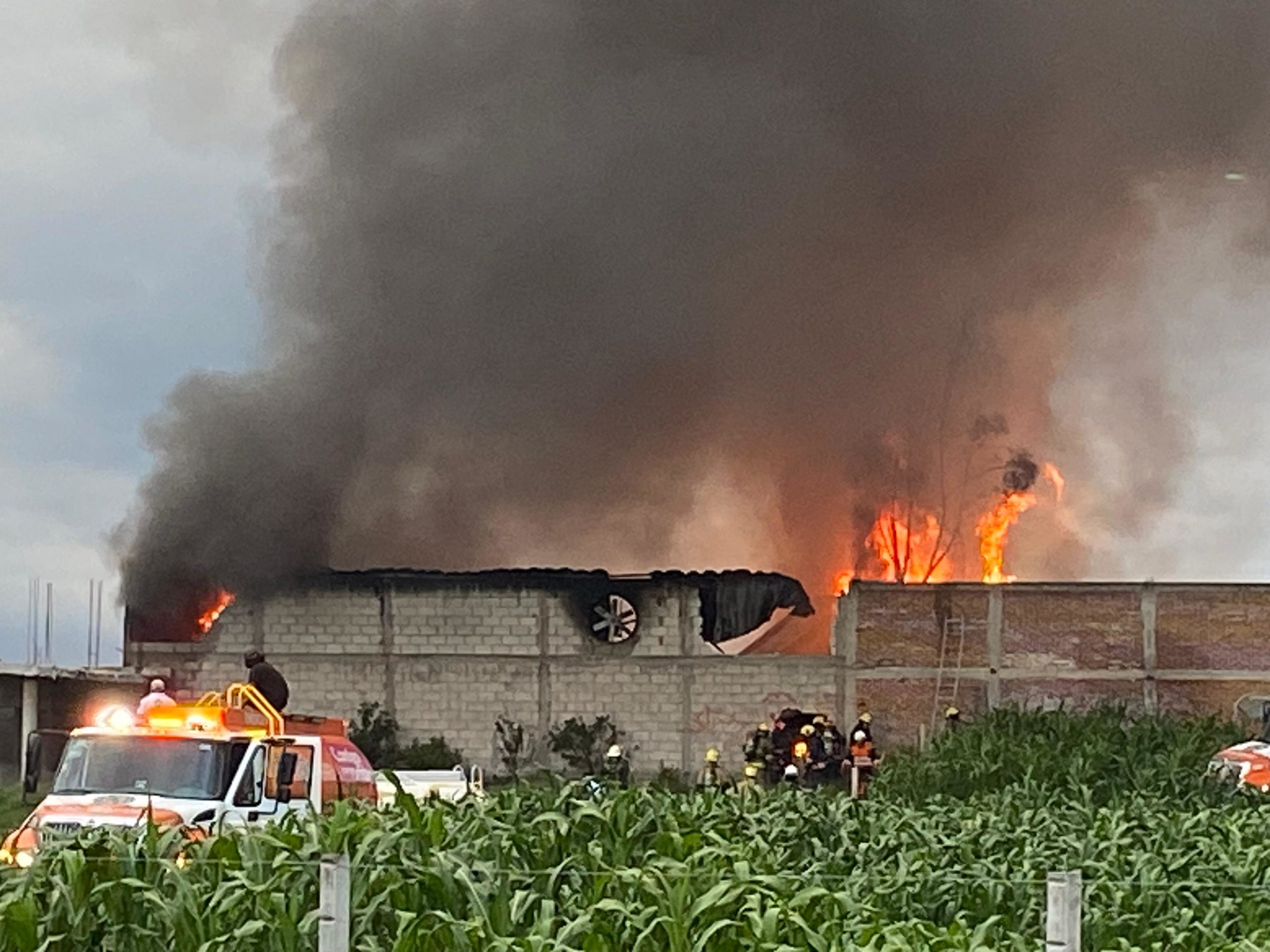 Incendio de bodega en Santa Clara Ocoyucan