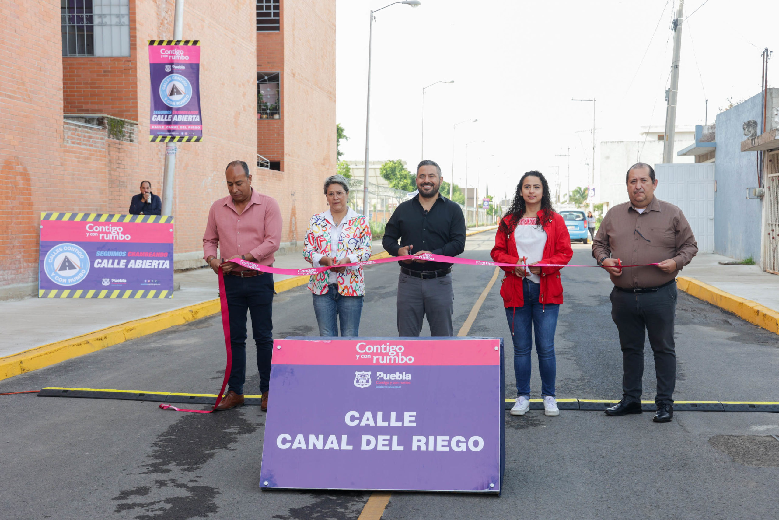 Ayuntamiento de Puebla entrega la rehabilitación de las calles Canal del Riego y 12 A Sur en San José Chapulco