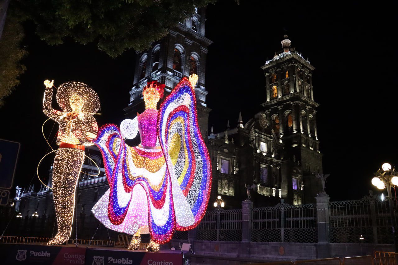 Encendido de luces de las Fiestas Patrias