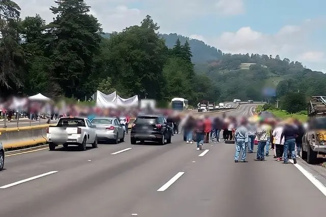 Bloqueo en la autopista México-Puebla