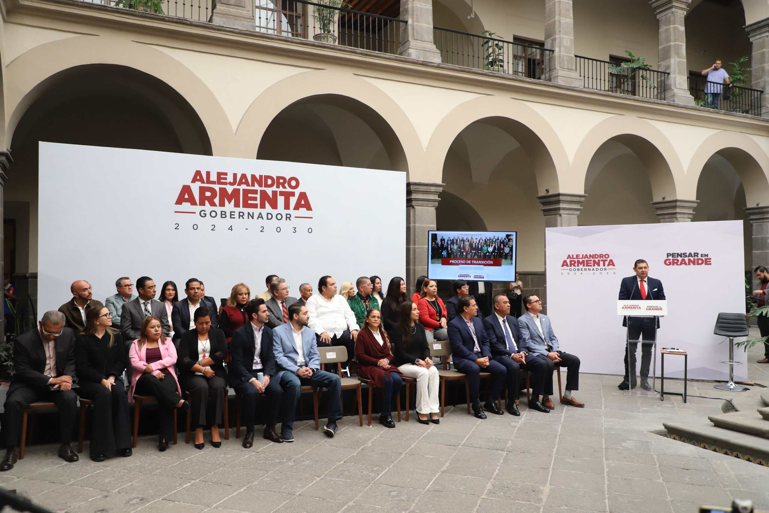 Javier Aquino, Samuel Aguilar, Ana Laura Altamirano y Apolinaria Martínez, primeros integrantes del gabinete de Armenta