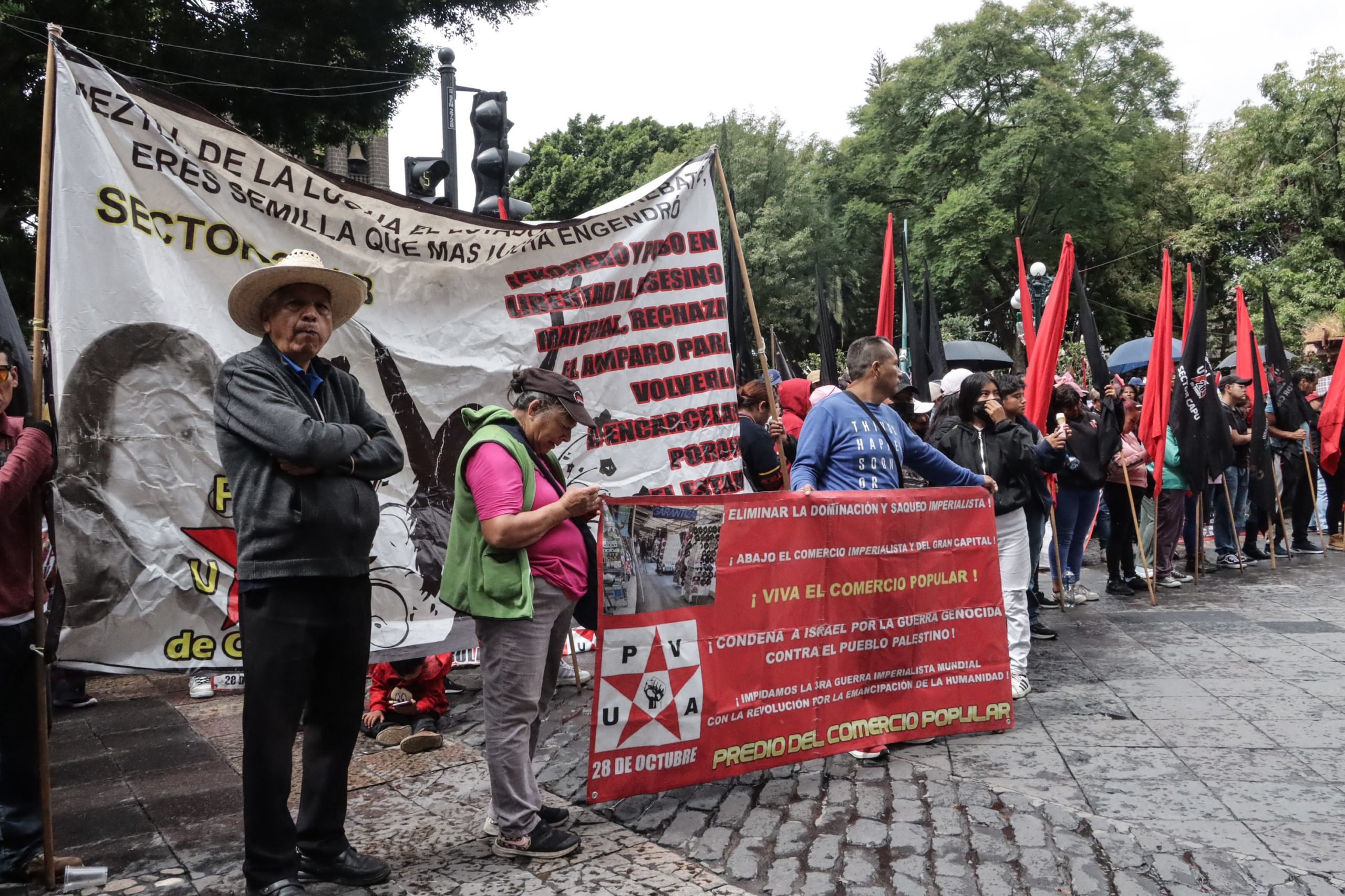 Organización 28 de Octubre realiza manifestación por los desaparecidos de Ayotzinapa