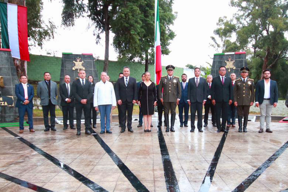 Ariadna Ayala rinde emotivo homenaje a los Niños Héroes en Atlixco