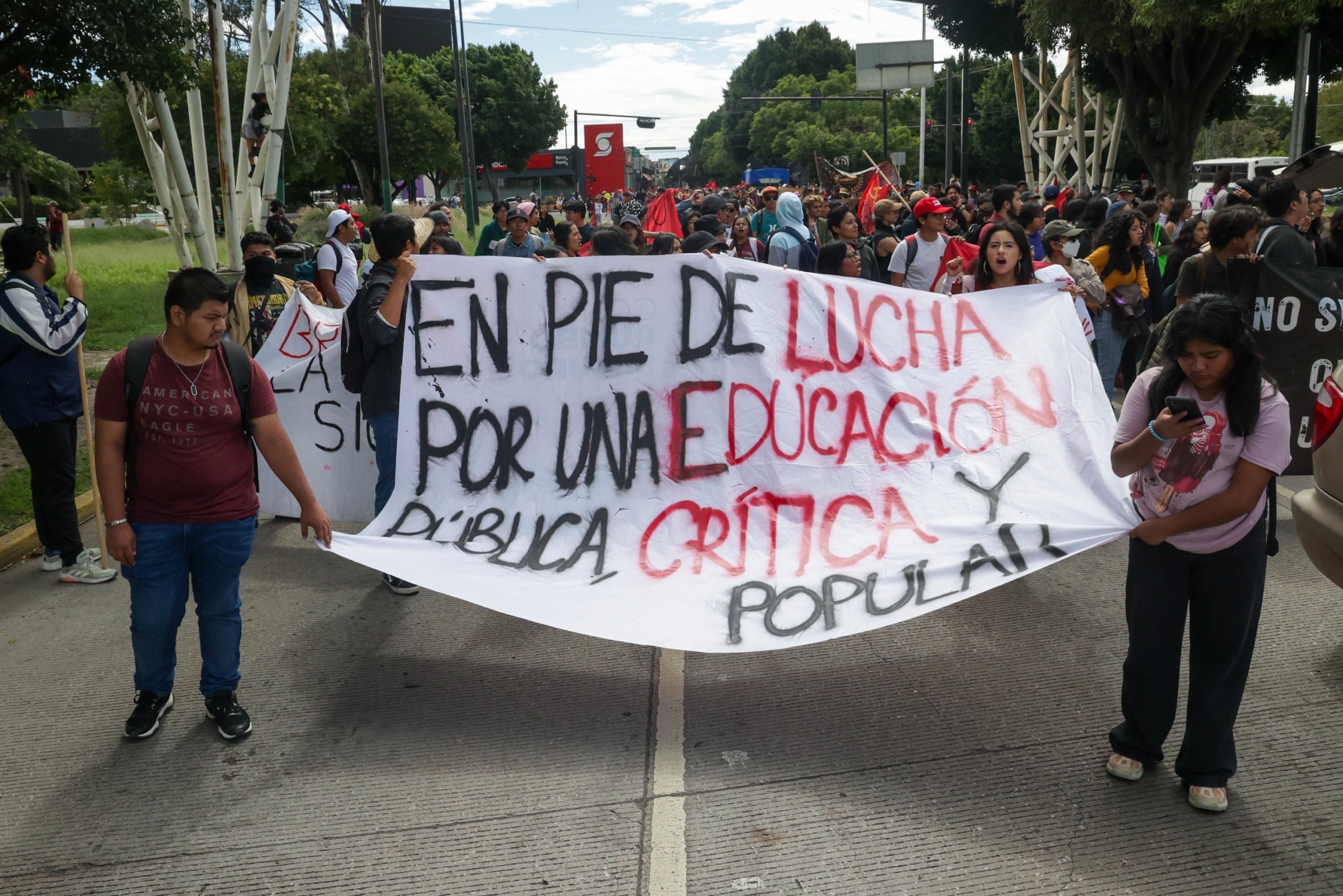 Alumnos conmemoran matanza del 68