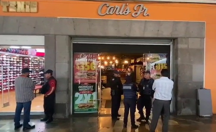 Embargan sucursal de Carl’s Jr. del Centro Histórico de Puebla por adeudo millonario en renta