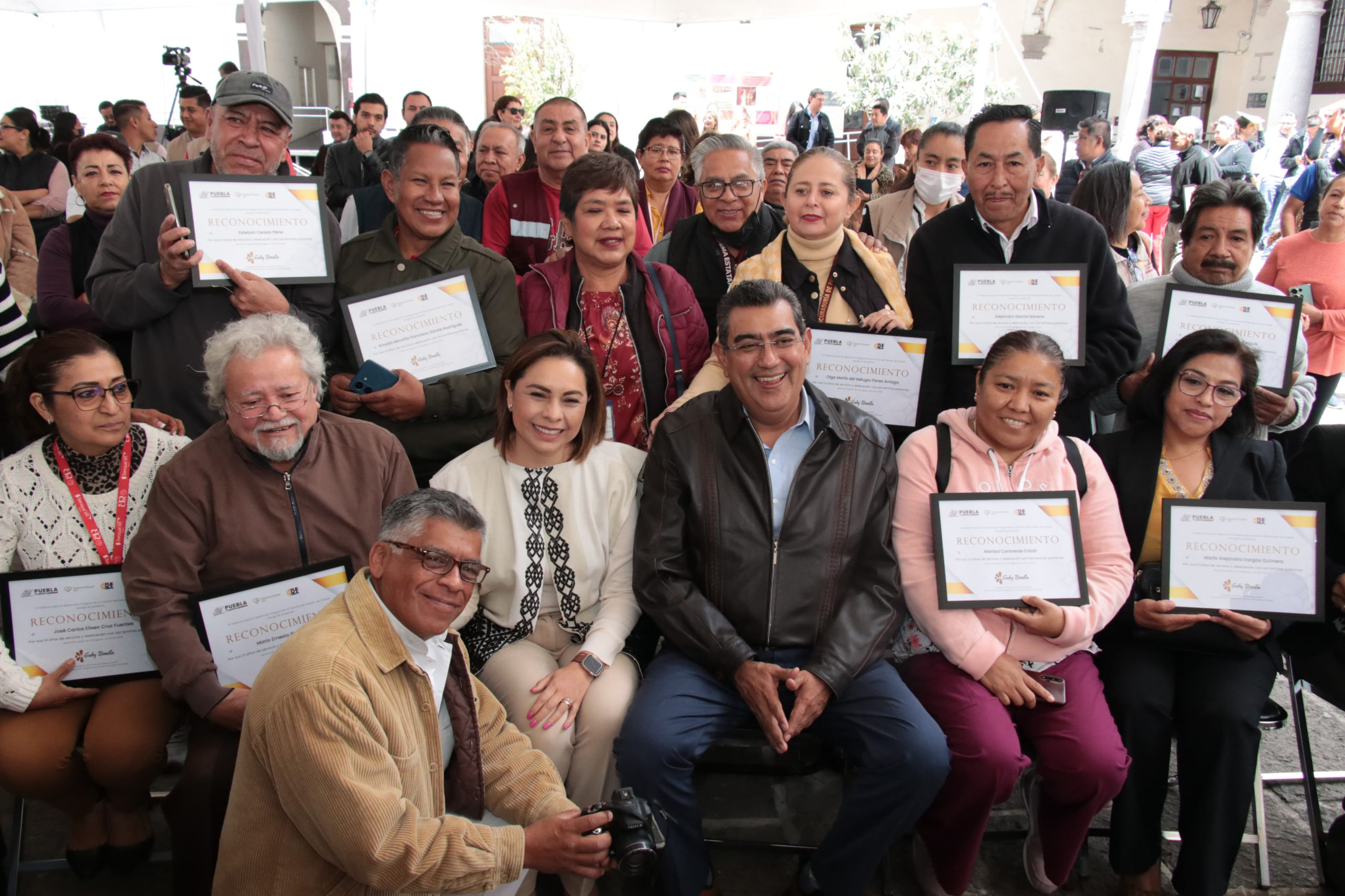 reconocimiento a la trayectoria de 130 colaboradores