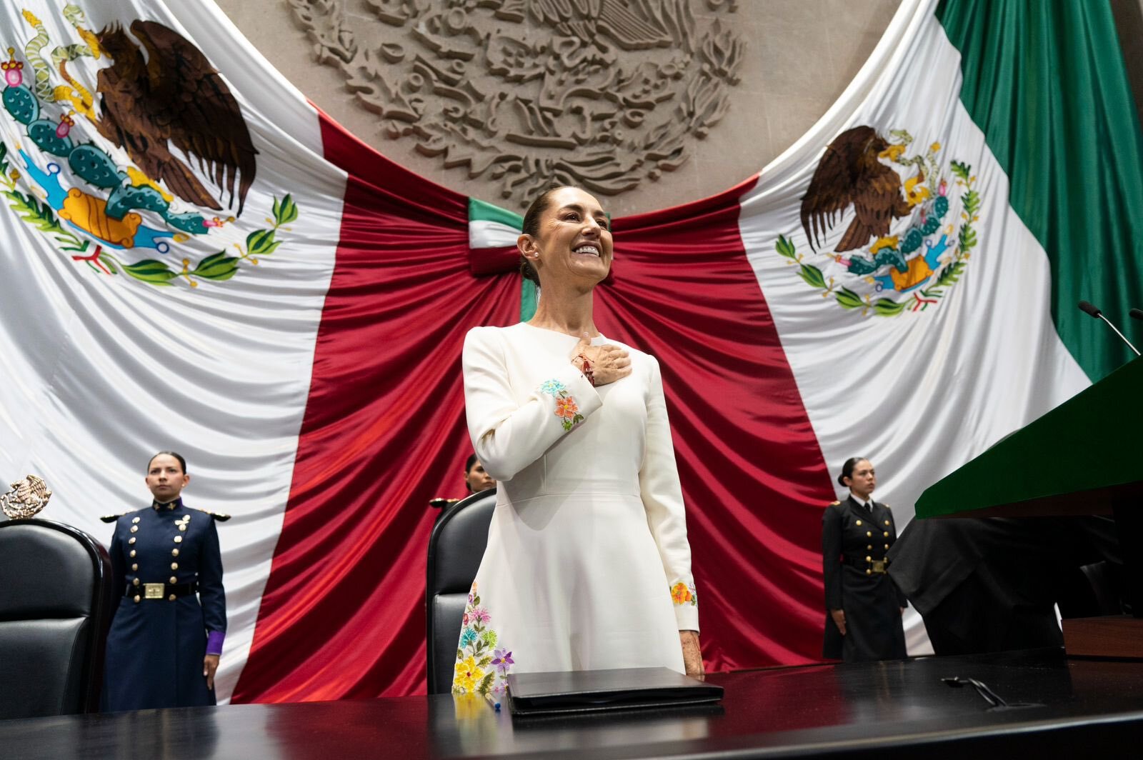 Claudia Sheinbaum toma protesta como la primera presidenta de México