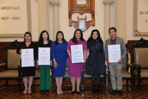 Ayuntamiento de Puebla reconoce a especialistas por su labor en pacientes con labio y paladar hendido