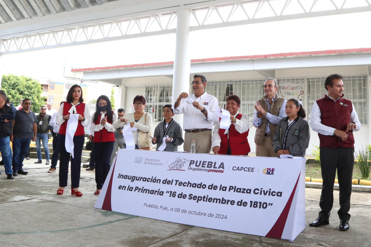 Gobernador de Puebla entregó el techado de la plaza cívica en la primaria “16 de Septiembre de 1810”