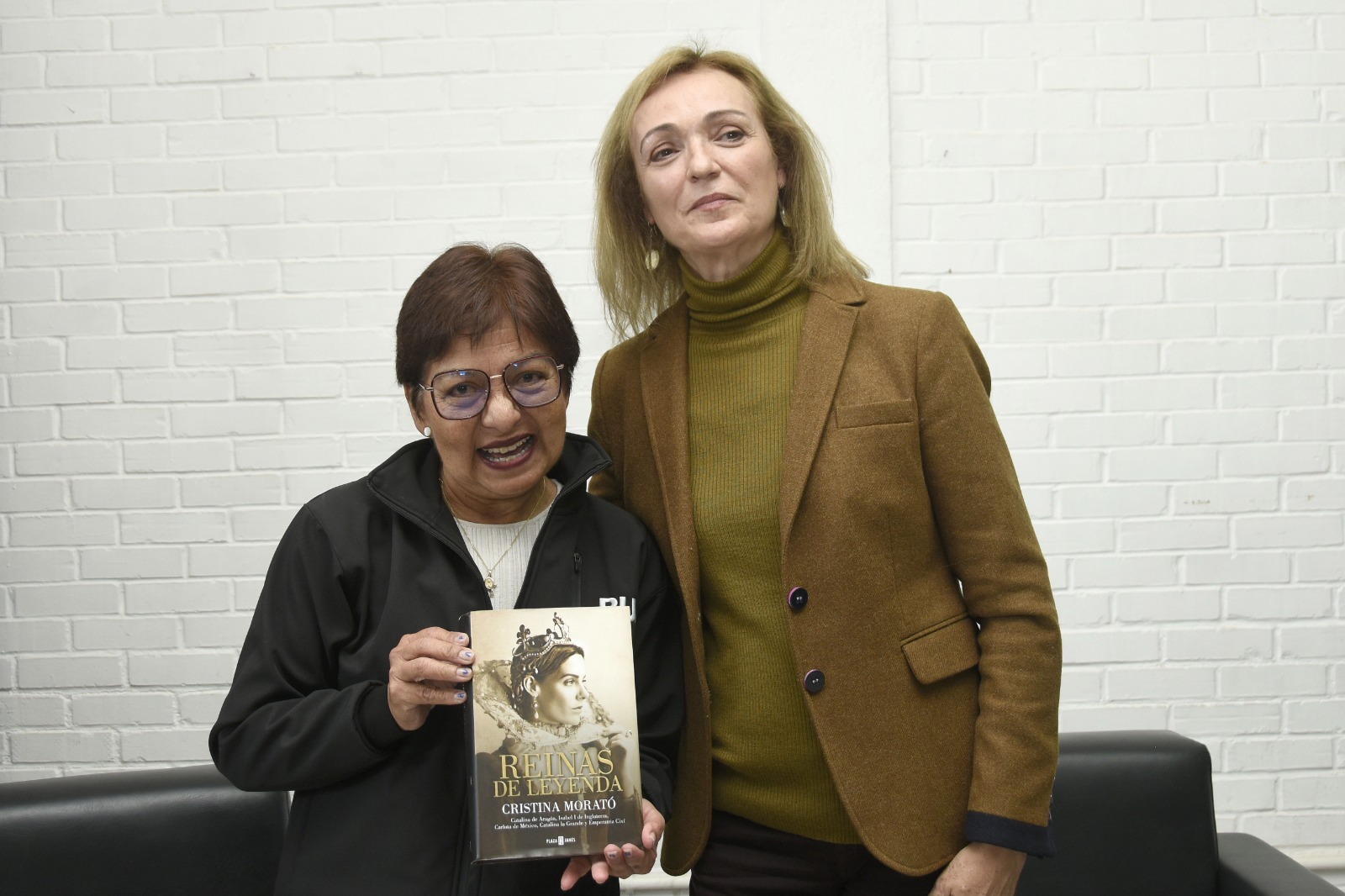 Rectora Lilia Cedillo Ramírez y Cristina Morató, escritora española