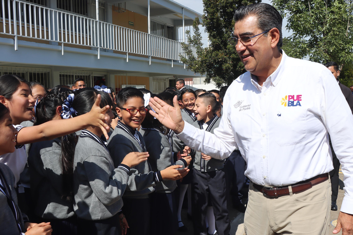 Gobierno de Puebla se une a docentes y padres para construir el futuro de las nuevas generaciones