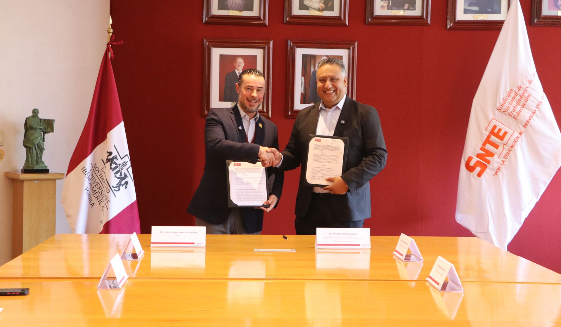 Este estrechamiento de lazos beneficiará a los docentes y sus familias con becas en la Universidad, y múltiples actividades que llenarán de conocimiento al alumnado