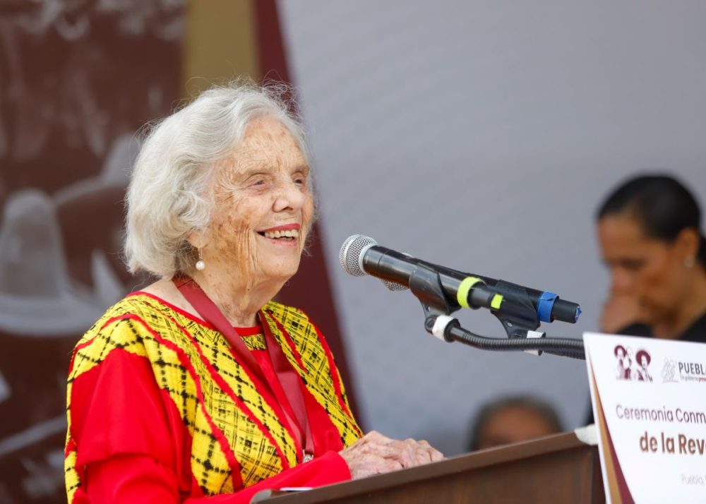 elena-poniatowska-ceremonia-desfile-revolucion