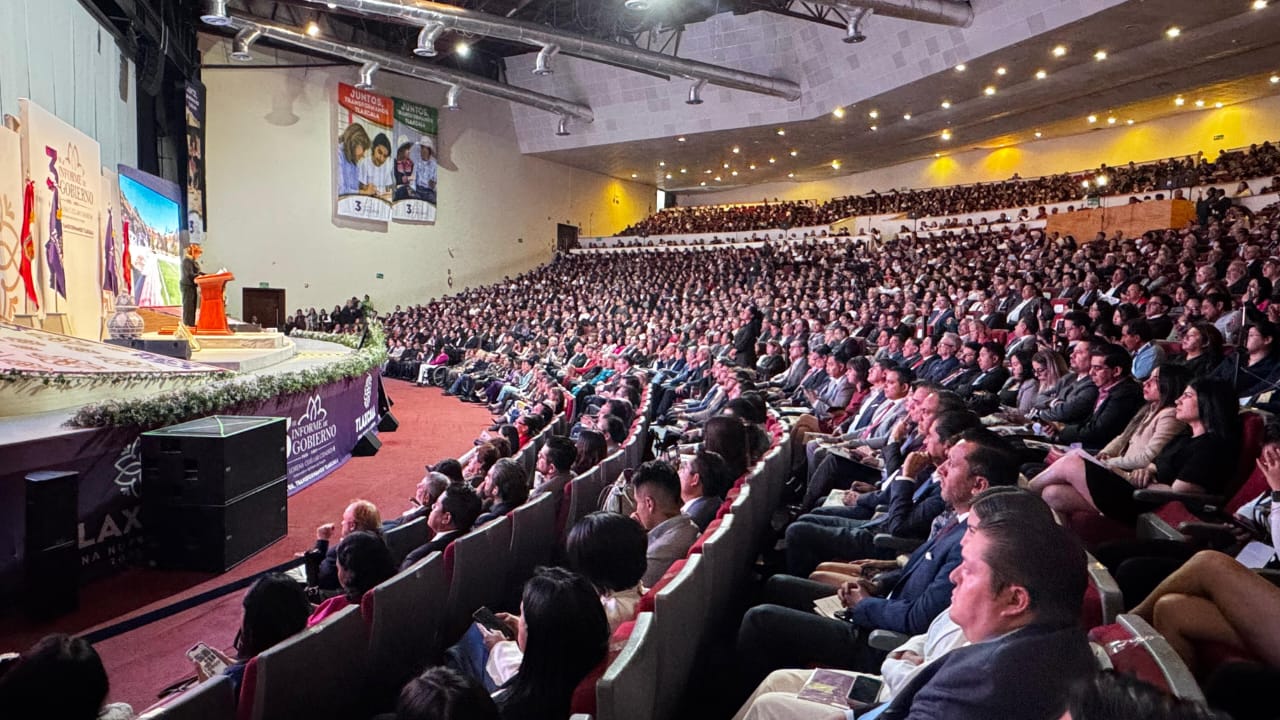 El gobernador electo de Puebla, Alejandro Armenta Mier, estuvo presente en el tercer informe de labores de la gobernadora de Tlaxcala, Lorena Cuéllar Cisneros