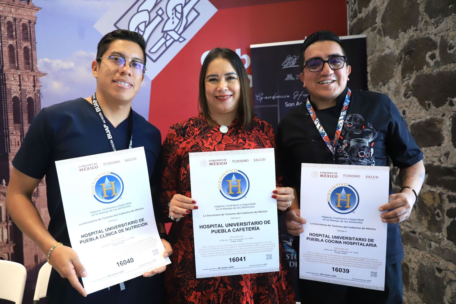 Entrega Sectur Puebla distintivos y Registros Nacionales de Turismo a empresas de Zacatlán