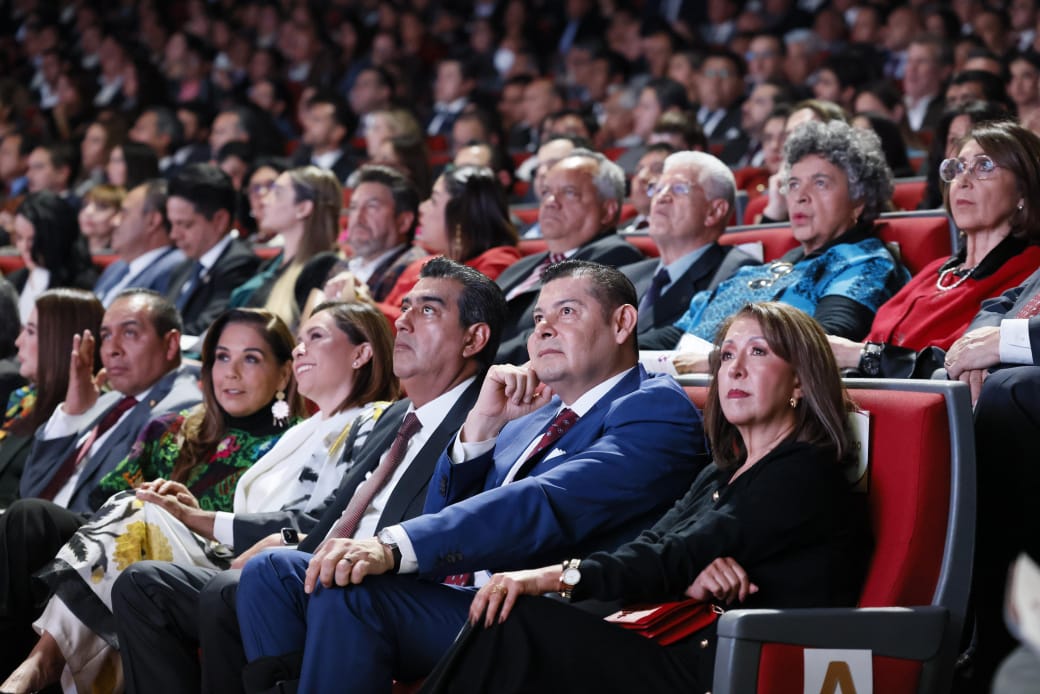 El gobernador electo de Puebla, Alejandro Armenta Mier, estuvo presente en el tercer informe de labores de la gobernadora de Tlaxcala, Lorena Cuéllar Cisneros