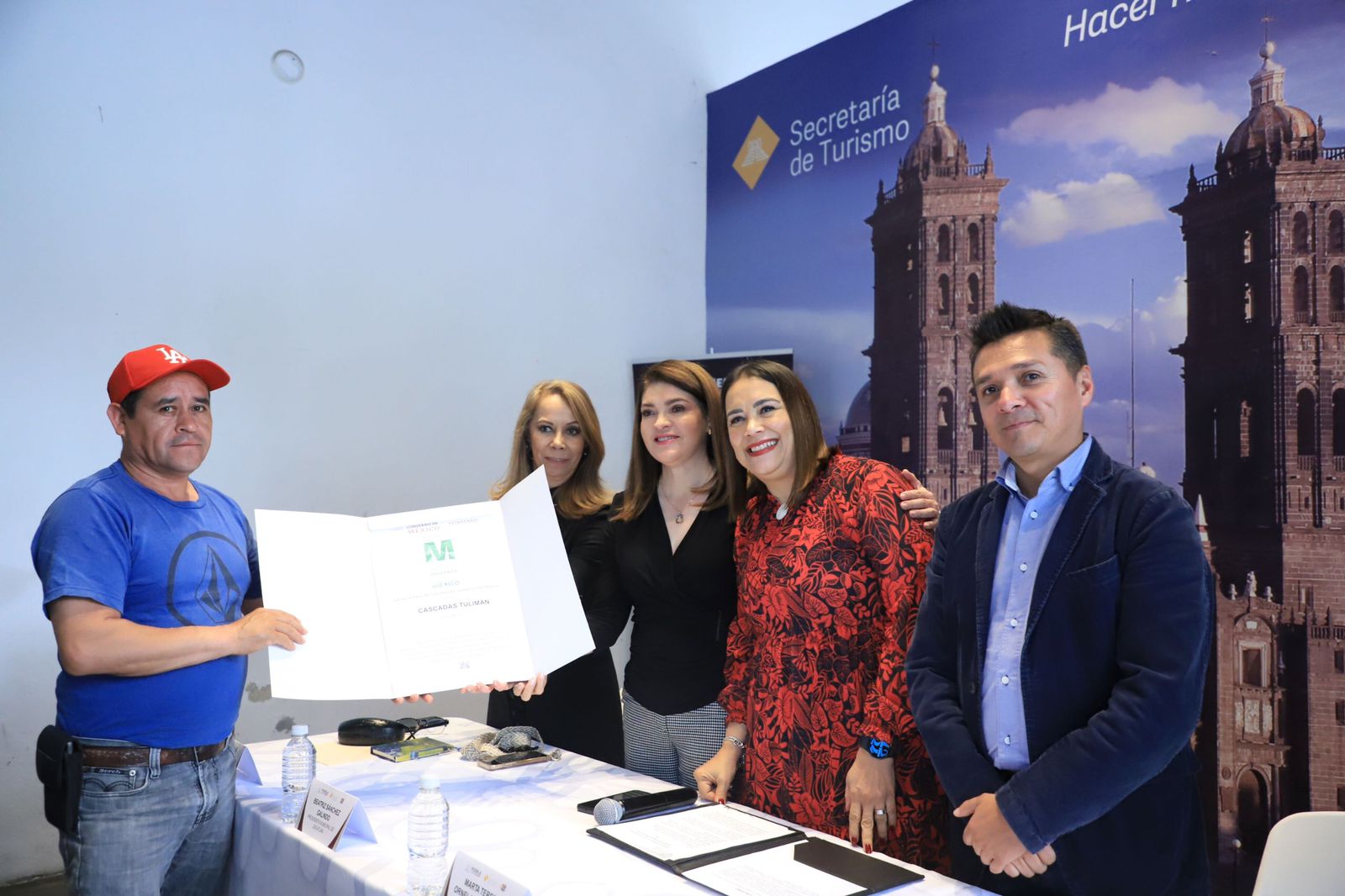 Entrega Sectur Puebla distintivos y Registros Nacionales de Turismo a empresas de Zacatlán