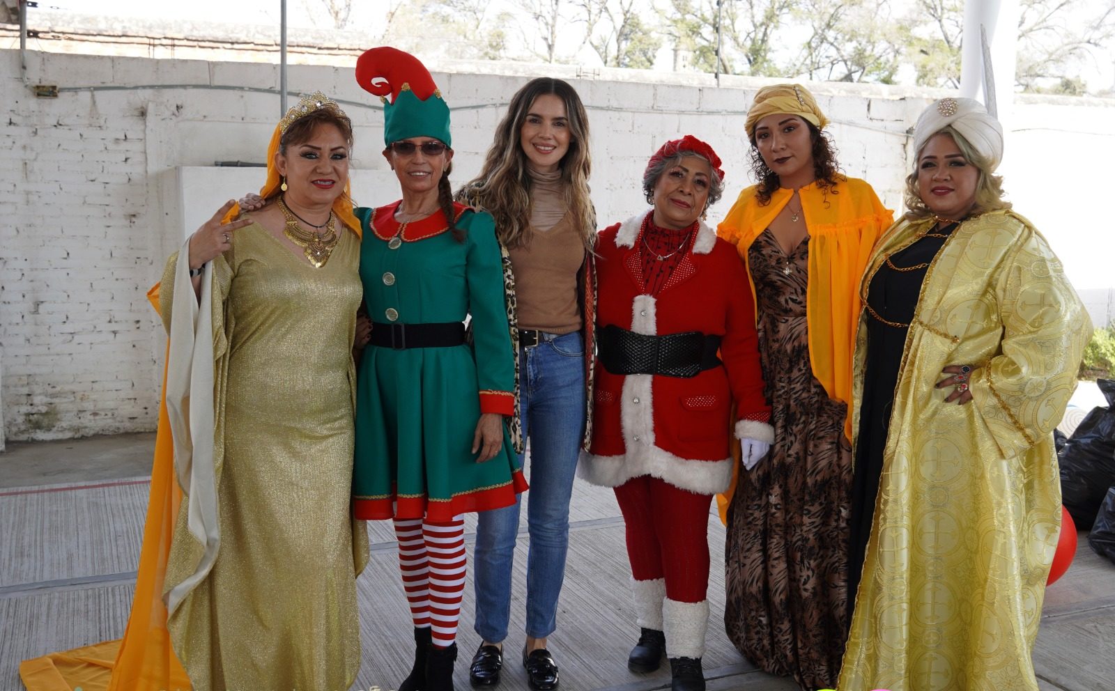 Entrega de juguetes y ropa a niñas y niños texmeluquenses
