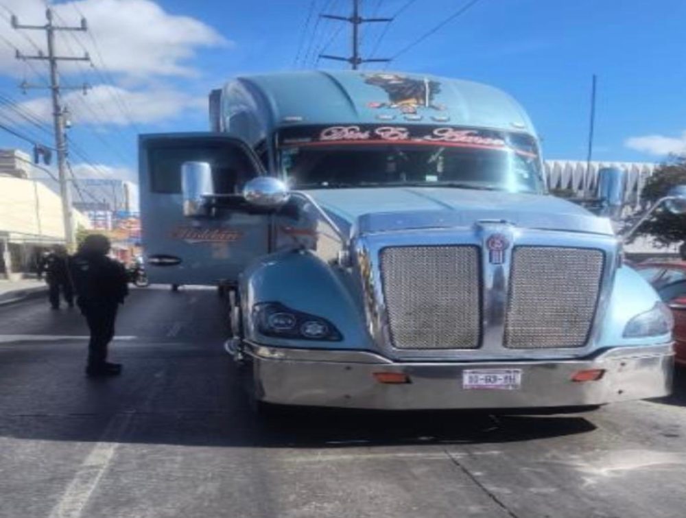 recuperacion-tractocamion-robado-col-adolfo-lopez-mateos
