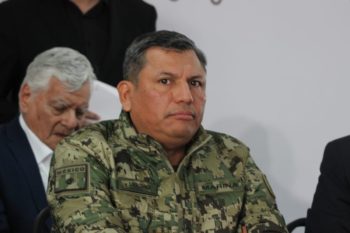 Abandonan camioneta con armas y granada en Xicotepec ante presencia policial