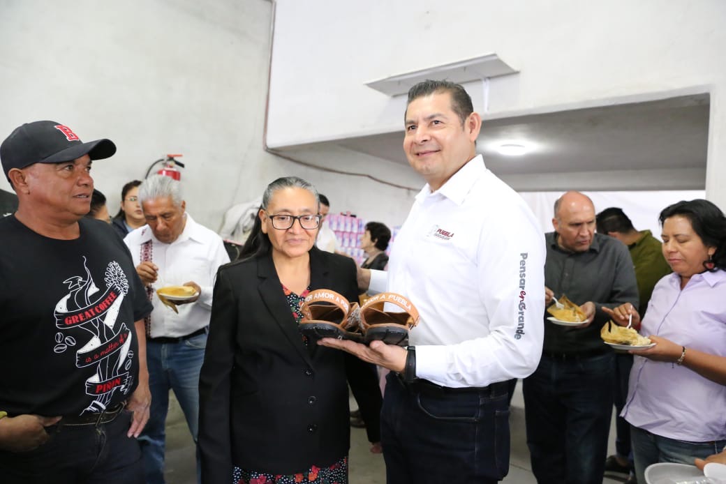 Alejandro Armenta impulsa economía regional y familiar a través de la industria del calzado