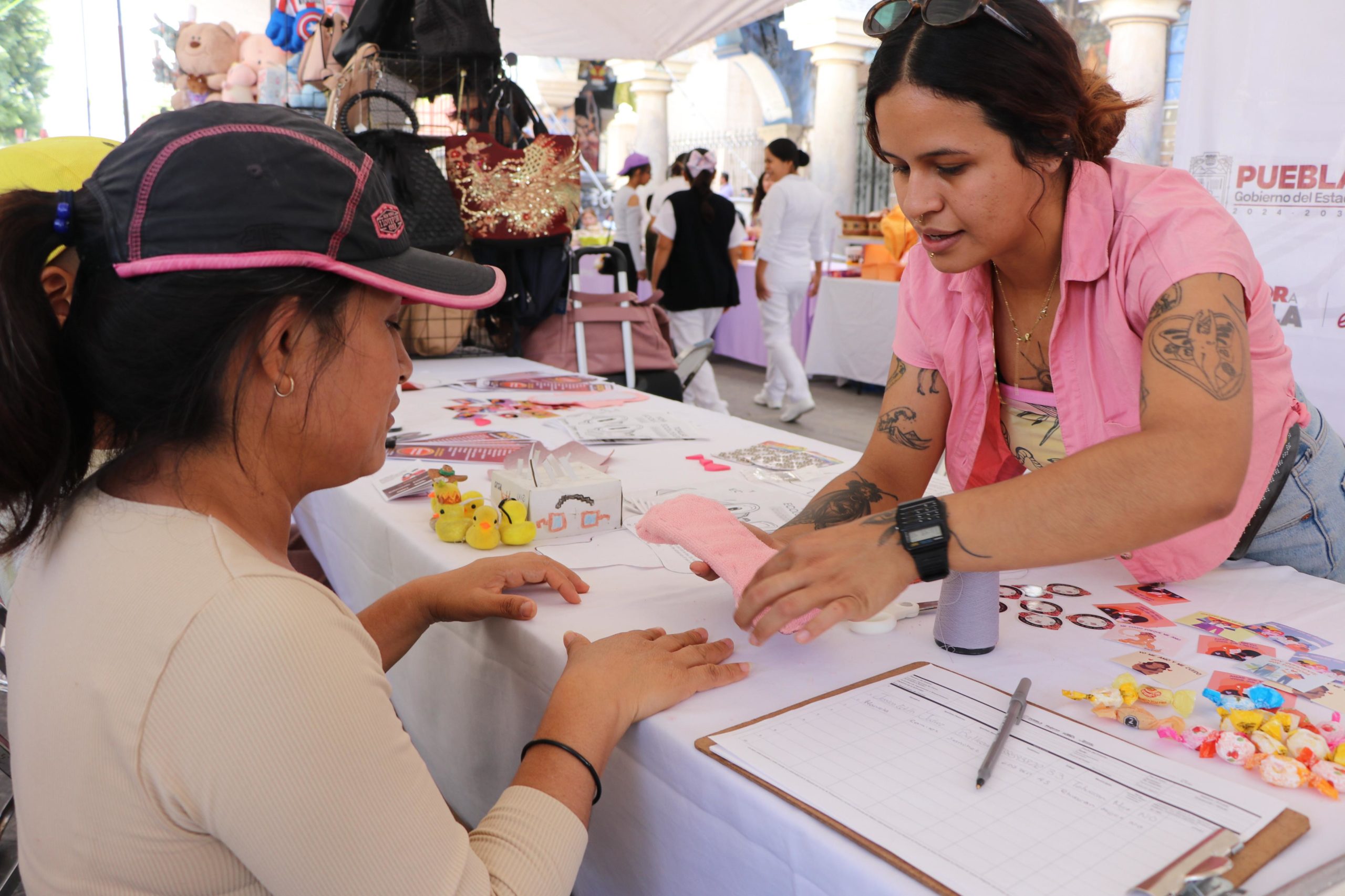 Secretaría de las Mujeres ofrece acompañamiento y talleres en Feria de Puebla