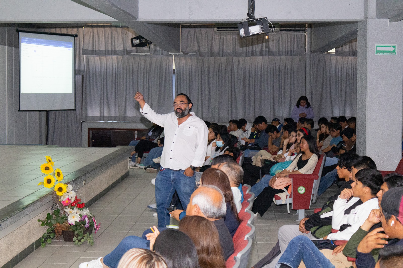 UTTECAM fomenta el pensamiento matemático con conferencia