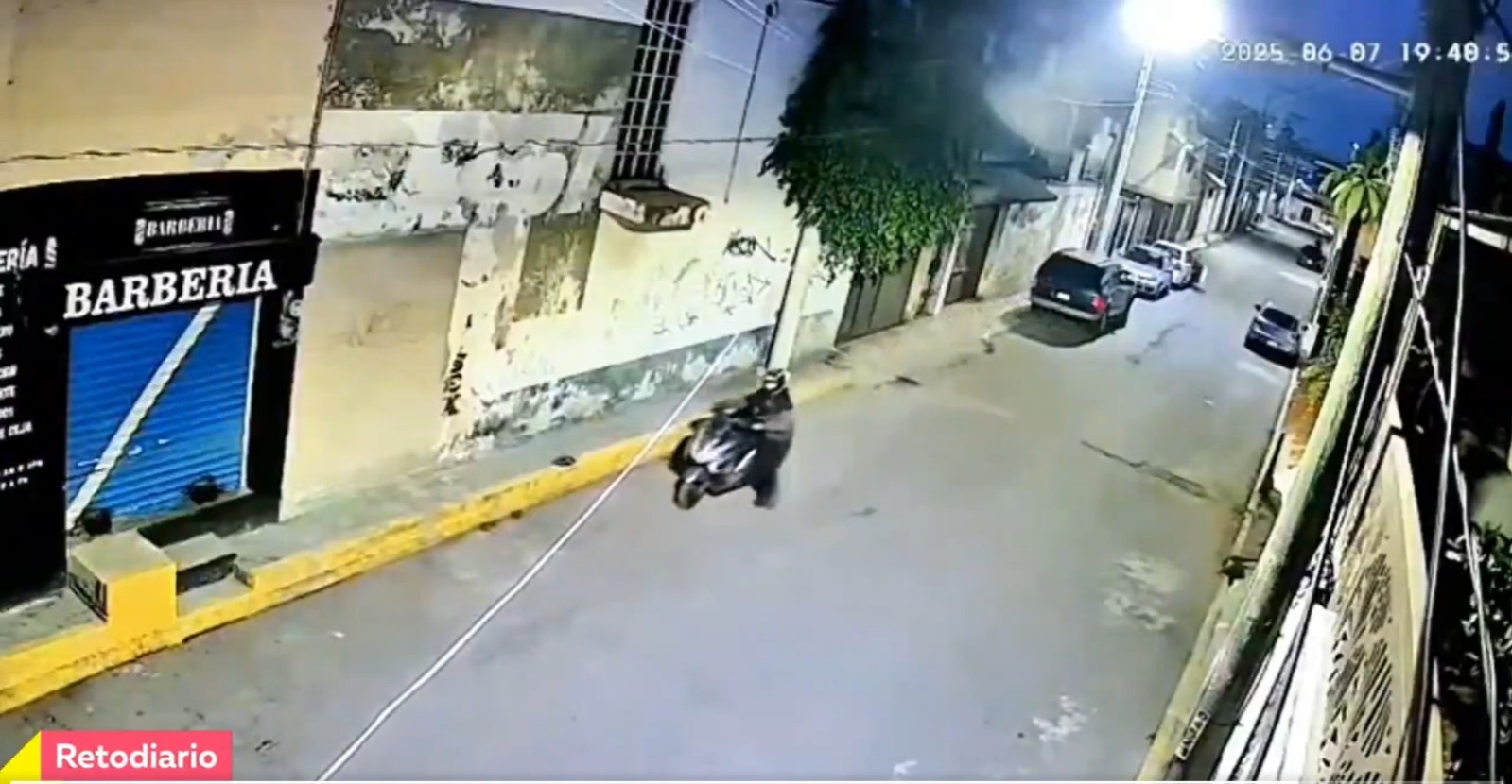 Cámaras captan a ladrón de motocicletas en acción en San Jerónimo Caleras