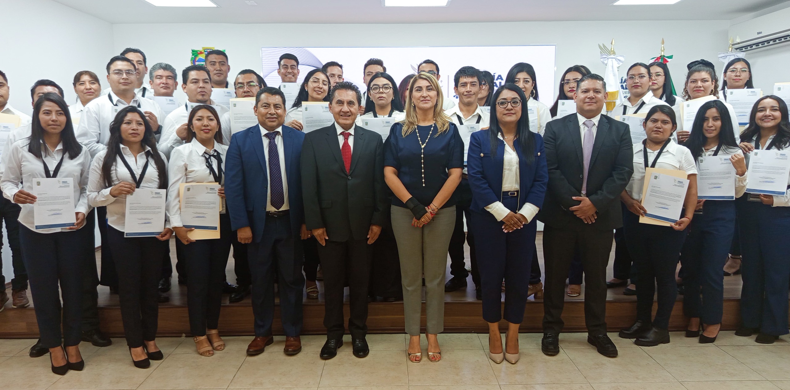 La Fiscal de Puebla, Idamis Pastor, encabeza la toma de protesta de 34 auxiliares del Ministerio Público