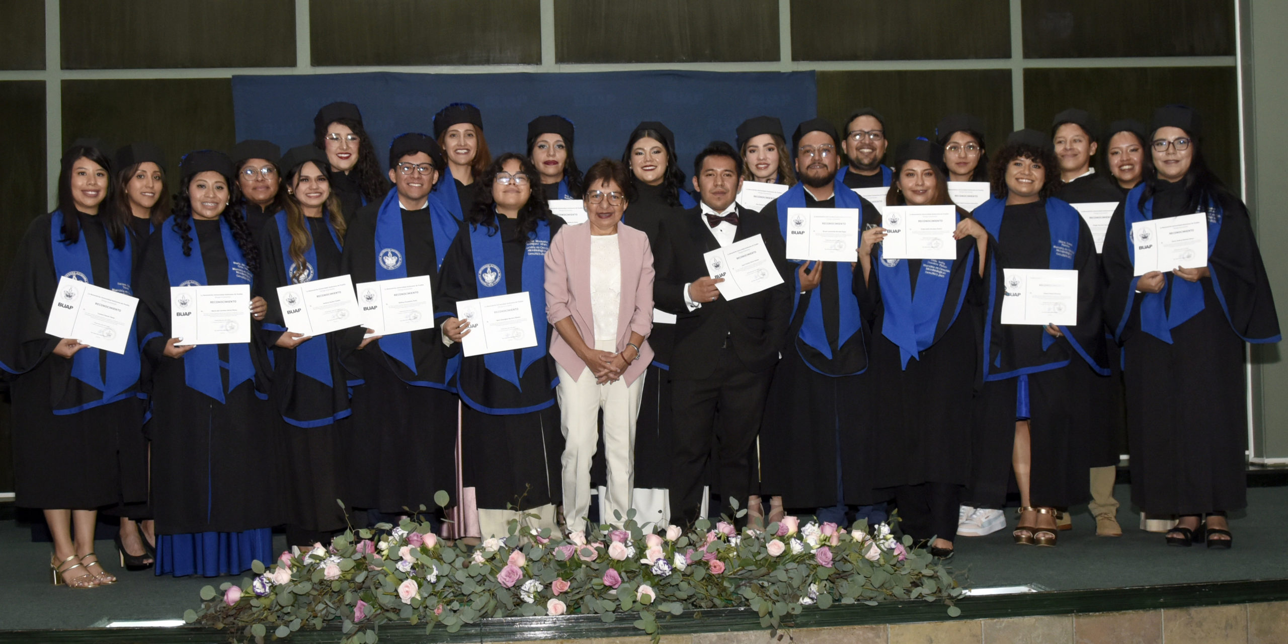 BUAP celebra la graduación de egresados de maestría en microbiología y licenciatura en biotecnología