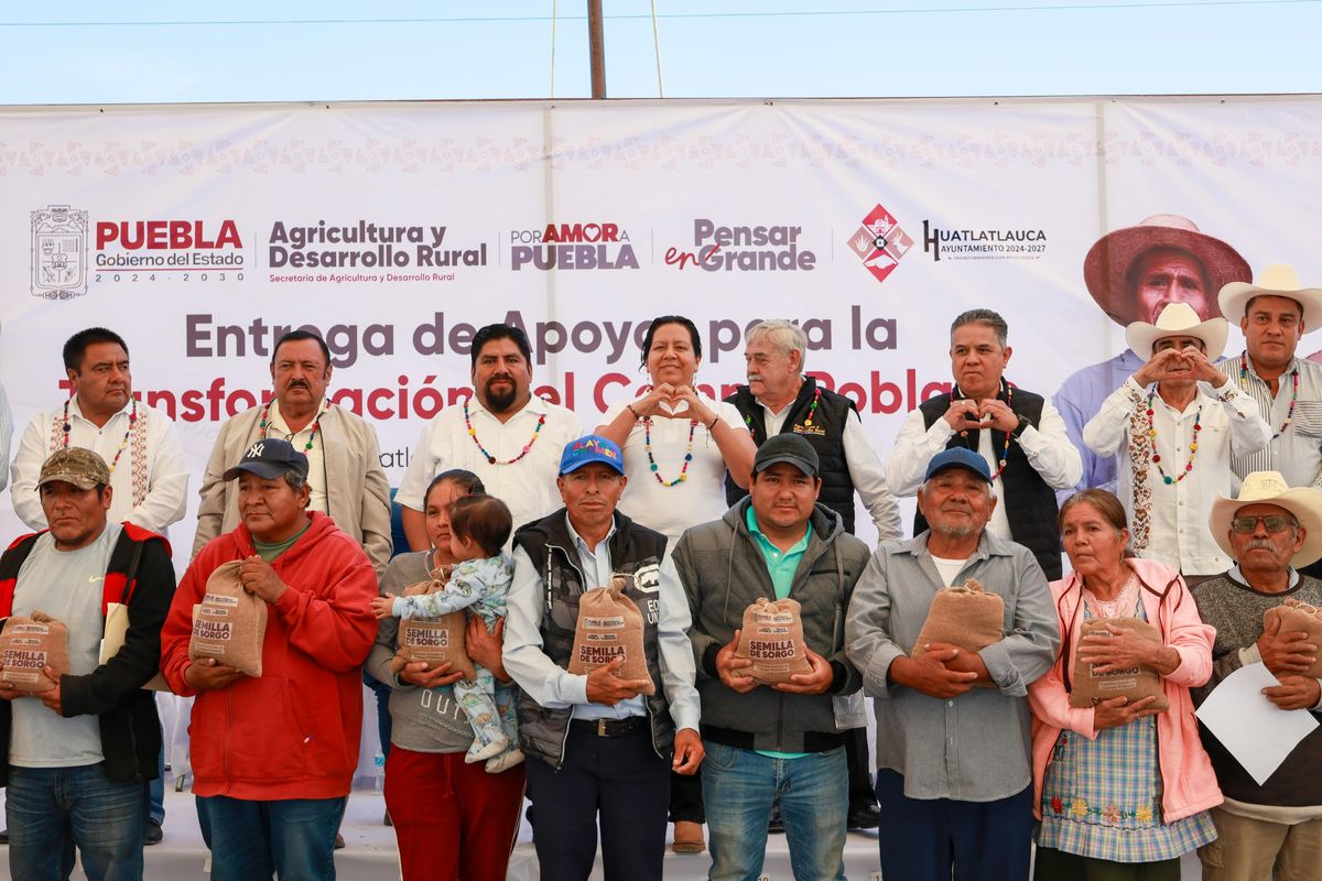 gob-pue-entrega-apoyos-campo-huatlatlauca