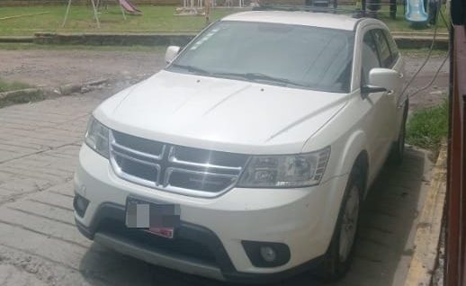 En Sanctorum, aseguran camioneta con reporte de robo