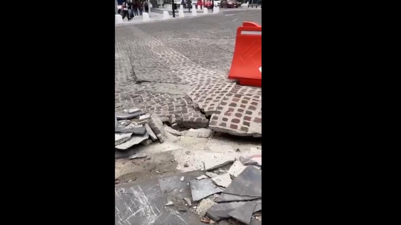 Avenida Juárez se hunde a menos de un año de su rehabilitación; denuncian simulación y mala ejecución