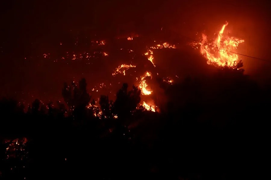 Incendio forestal en la isla de Creta