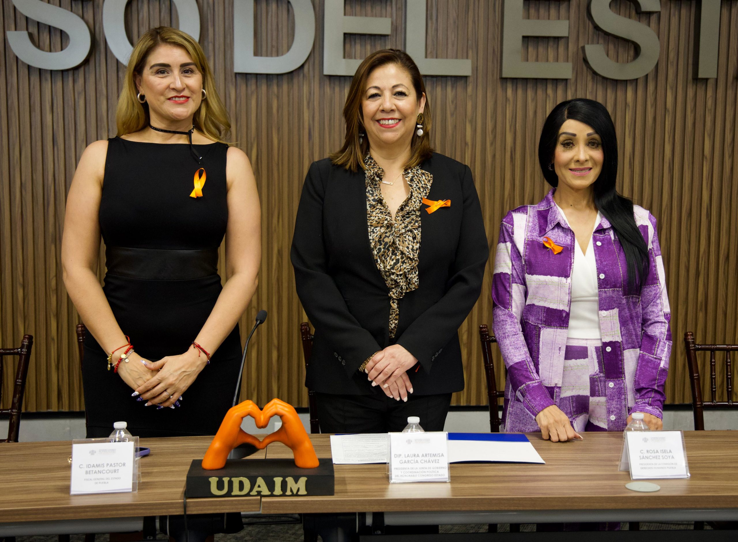 Invita Laura Artemisa a trabajar codo a codo para erradicar violencia contra las mujeres