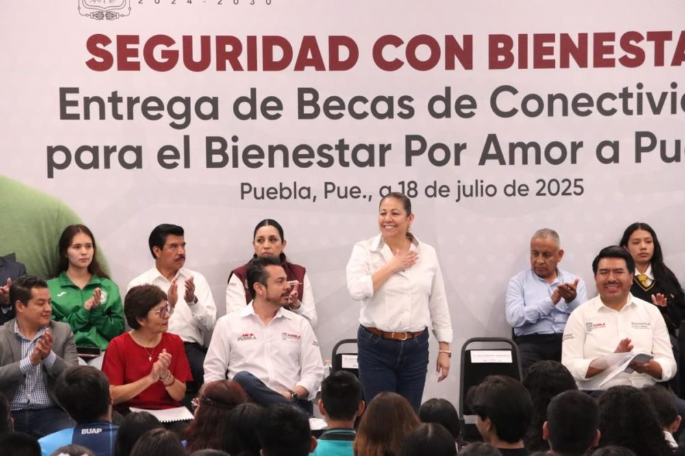 laura-artemisa-garcia-alejandro-armenta-becas-conectividad