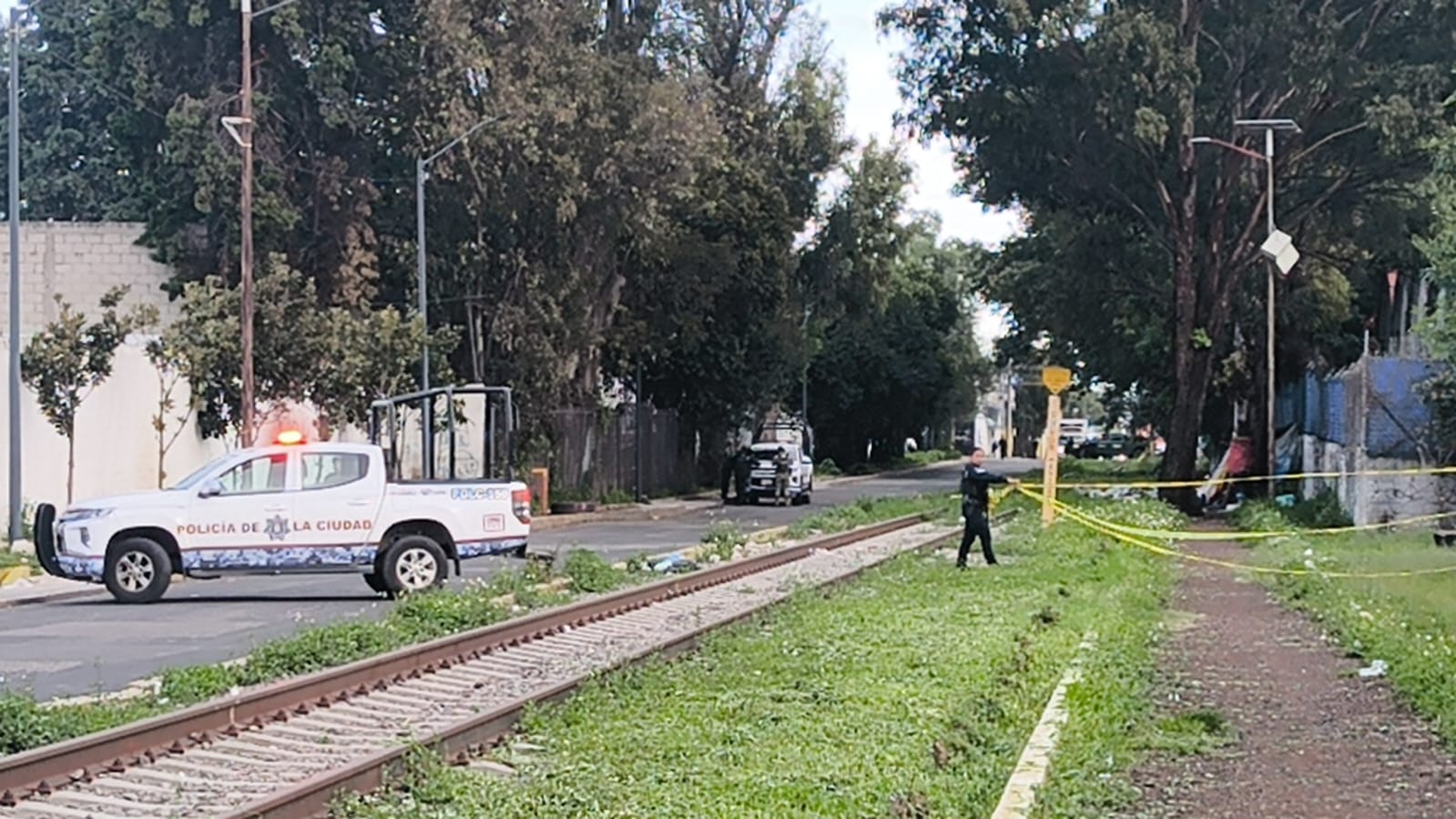 FGE investiga muerte violenta de un indigente al norte de Puebla capital