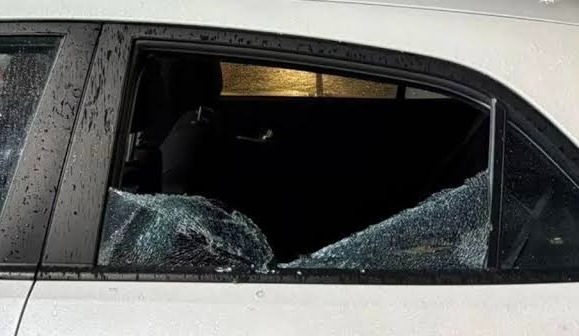 Reportan robo a interior de vehículo en Plaza Marsala, en San Andrés Cholula