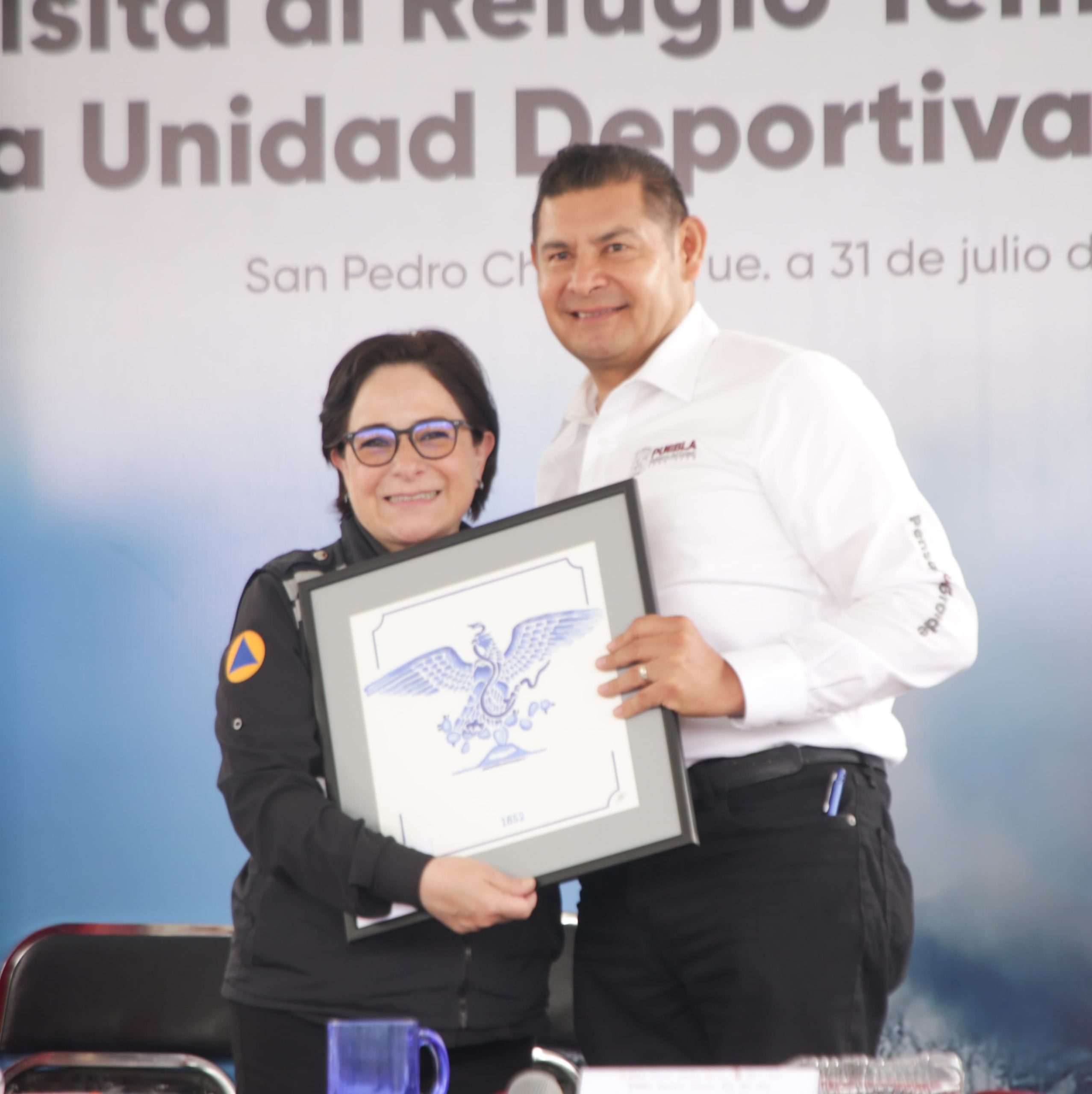 Laura Velázquez, coordinadora nacional de Protección Civil, y Alejandro Armenta, gobernador de Puebla. Foto: Especial