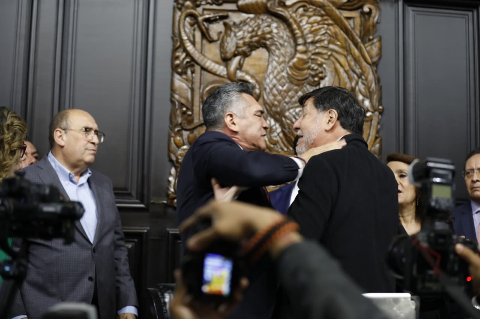 Riña "Alito" Moreno y Gerardo Noroña